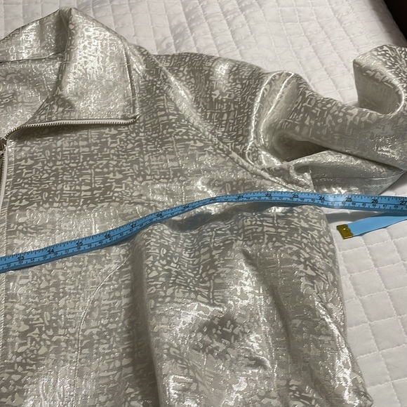 Peter Nygard silver bomber jacket. L worn once. - Picture 6 of 7